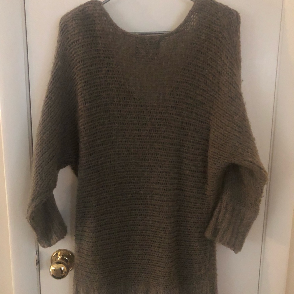 American eagle three quarter sleeve sweater. Cocoa color. V-neck.